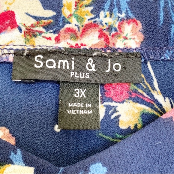 SAMI & JO PLUS Boho Floral Ruffle Sleeve Blouse - Picture 4 of 7